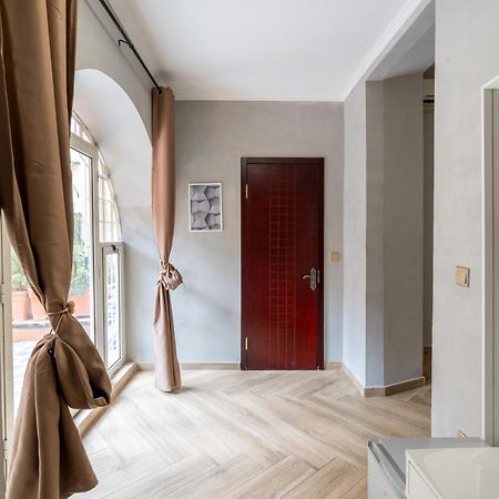 Portafortuna Guesthouse - Close To Colosseum Рим Экстерьер фото