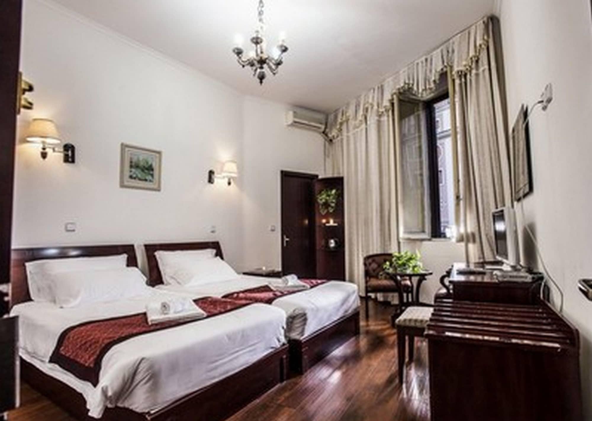 Portafortuna Guesthouse - Close To Colosseum Рим Экстерьер фото