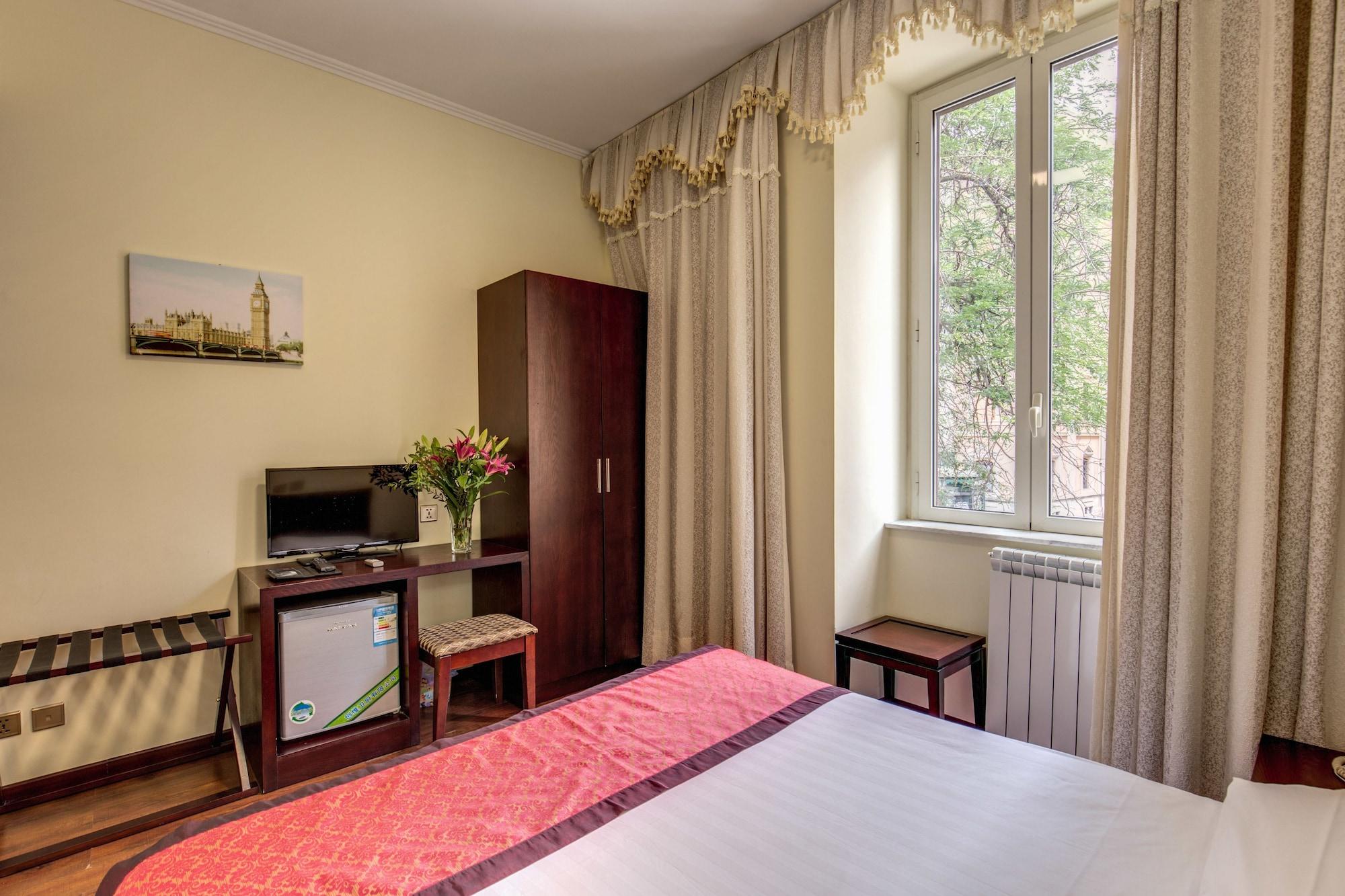 Portafortuna Guesthouse - Close To Colosseum Рим Экстерьер фото