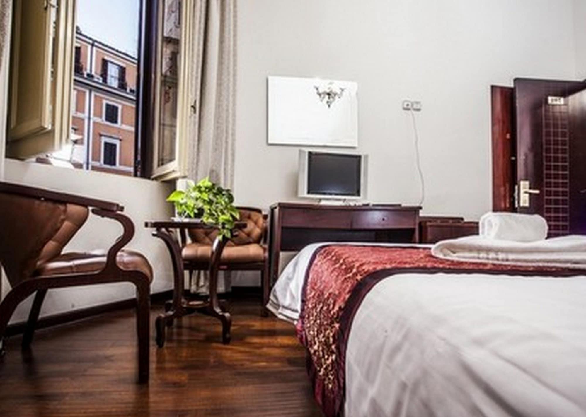 Portafortuna Guesthouse - Close To Colosseum Рим Экстерьер фото