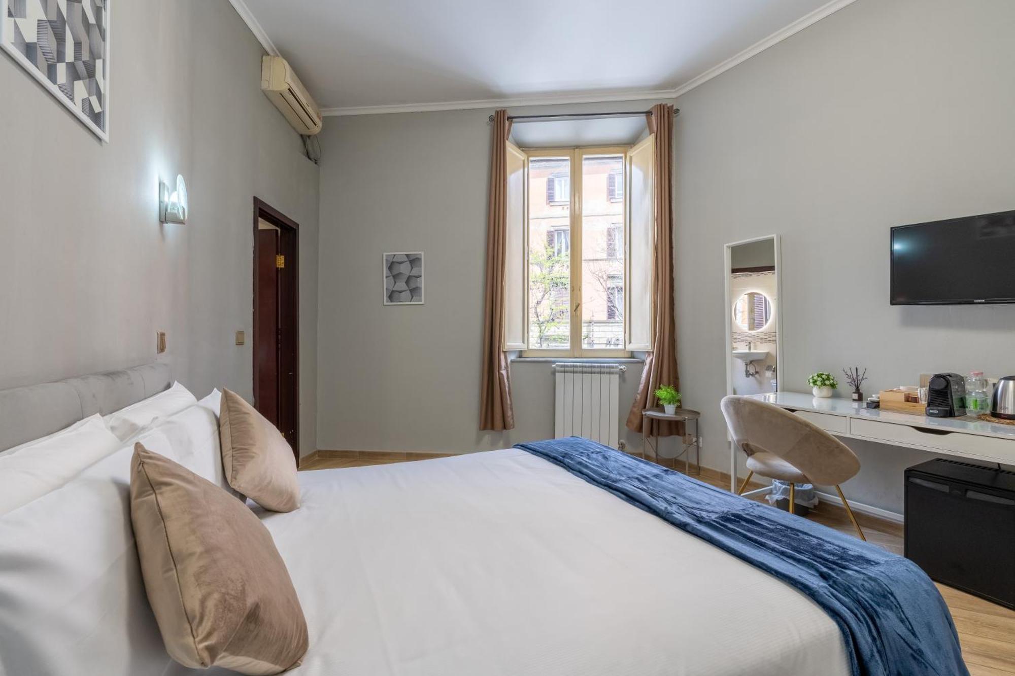 Portafortuna Guesthouse - Close To Colosseum Рим Экстерьер фото