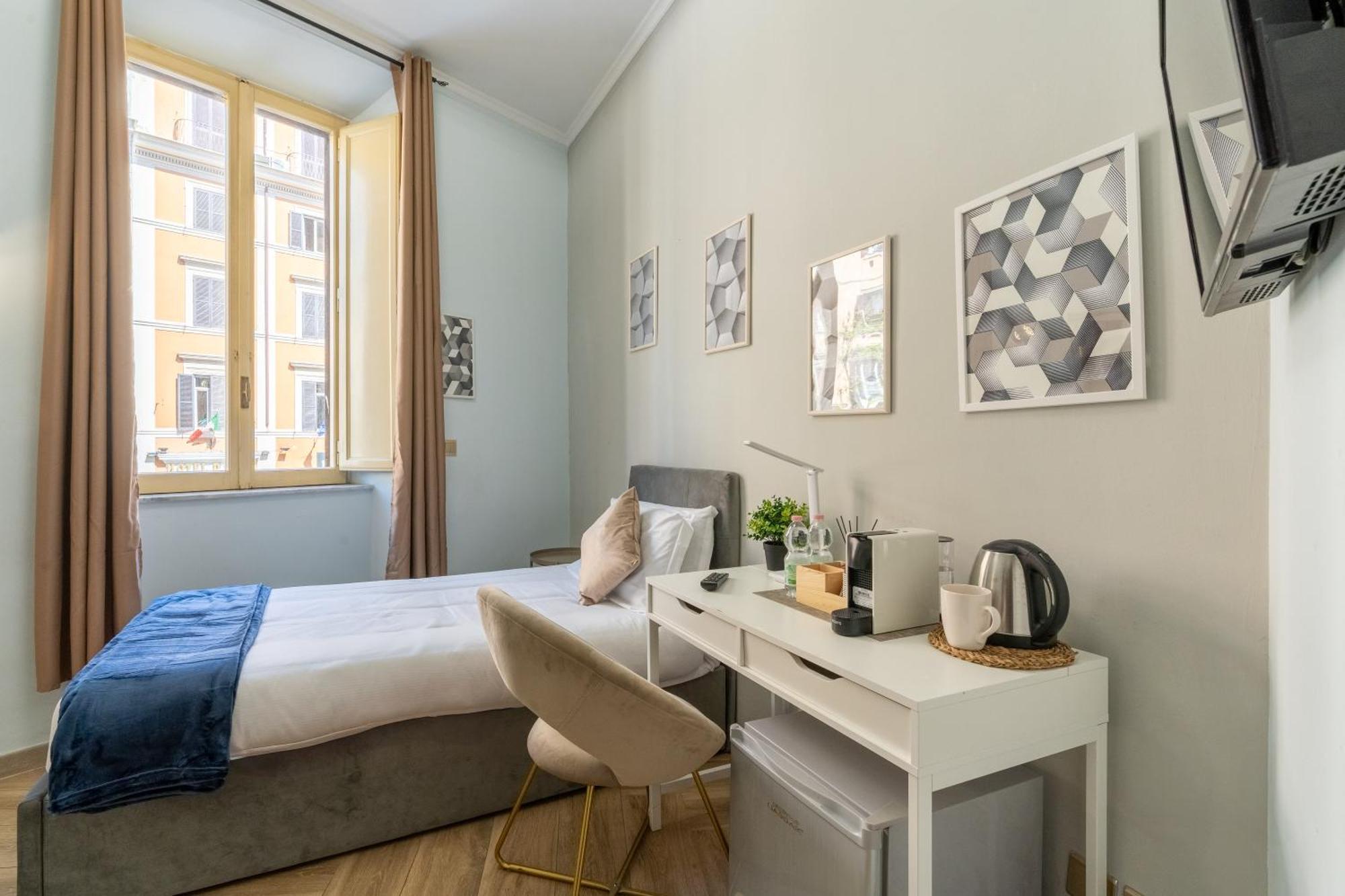 Portafortuna Guesthouse - Close To Colosseum Рим Экстерьер фото