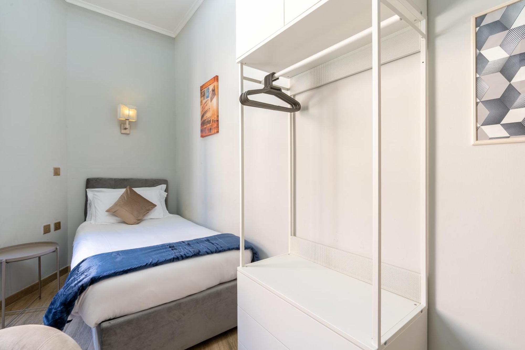 Portafortuna Guesthouse - Close To Colosseum Рим Экстерьер фото