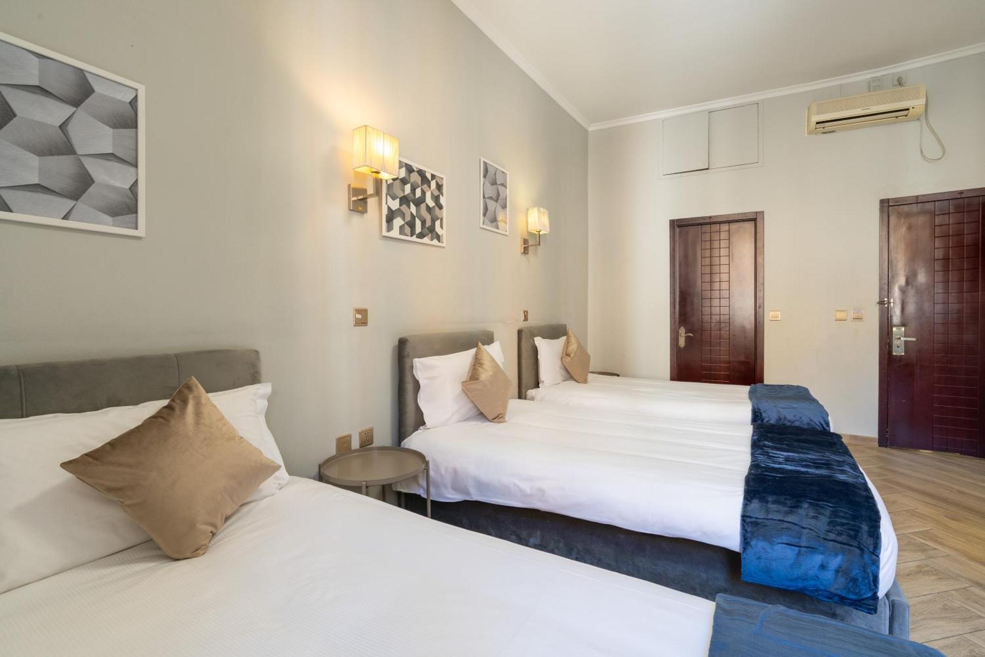 Portafortuna Guesthouse - Close To Colosseum Рим Экстерьер фото
