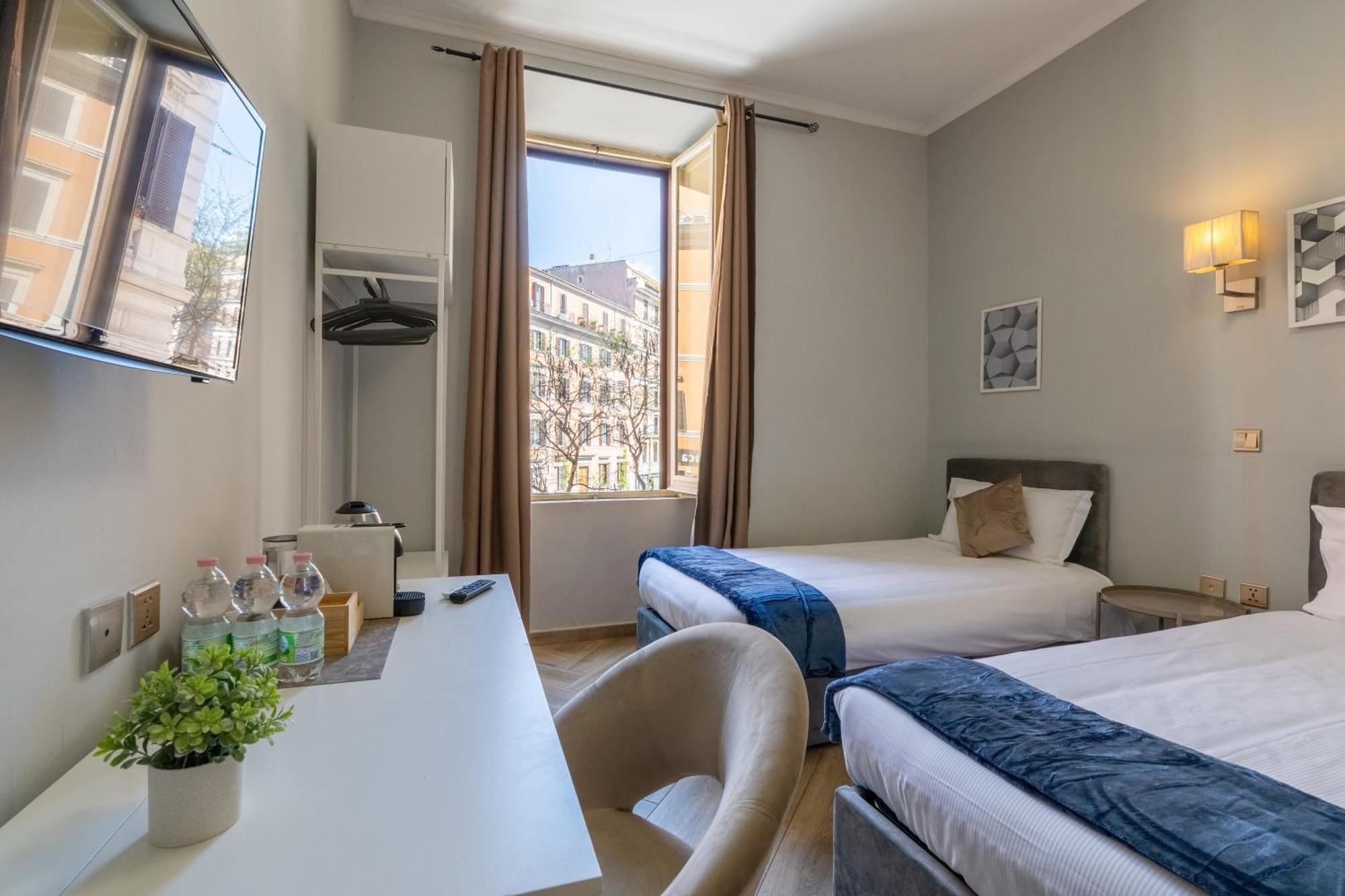 Portafortuna Guesthouse - Close To Colosseum Рим Экстерьер фото