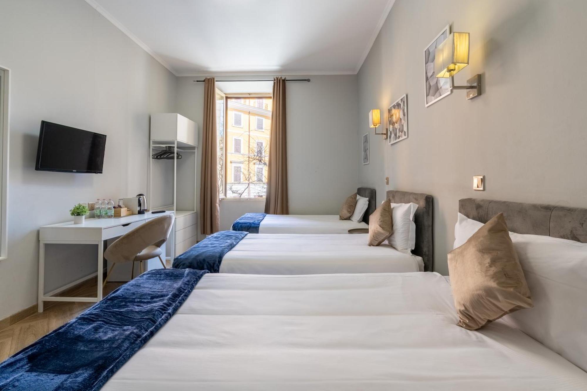 Portafortuna Guesthouse - Close To Colosseum Рим Экстерьер фото