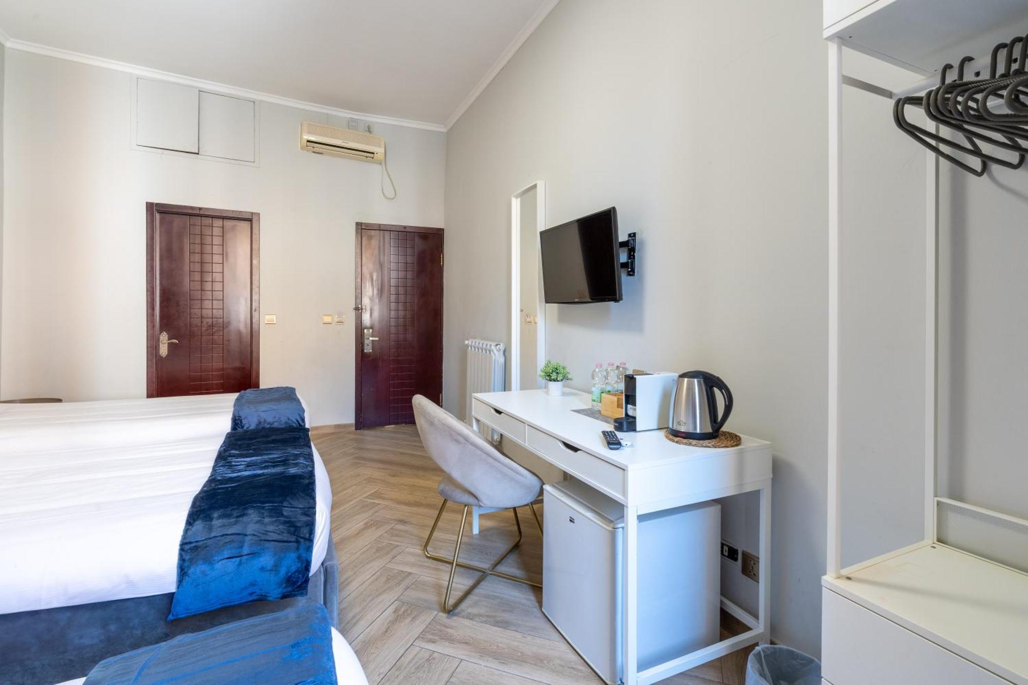 Portafortuna Guesthouse - Close To Colosseum Рим Экстерьер фото